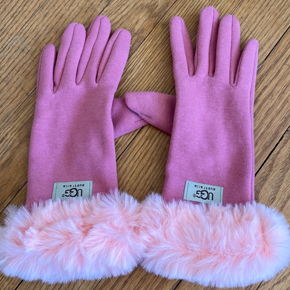 UGG Accessories - Dusty rose fur trimmed gloves